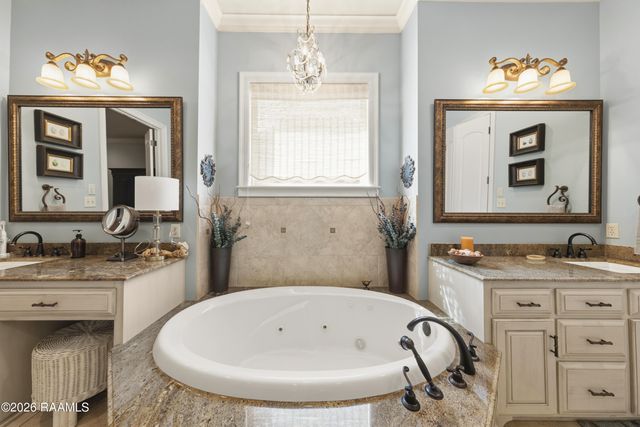 1044 Angelwood Circle, Breaux Bridge, LA 70517