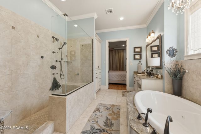 1044 Angelwood Circle, Breaux Bridge, LA 70517