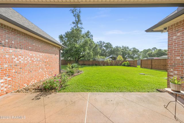 1044 Angelwood Circle, Breaux Bridge, LA 70517