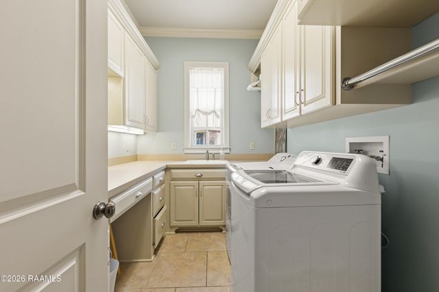 1044 Angelwood Circle, Breaux Bridge, LA 70517