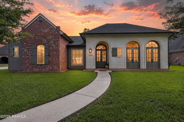 1044 Angelwood Circle, Breaux Bridge, LA 70517