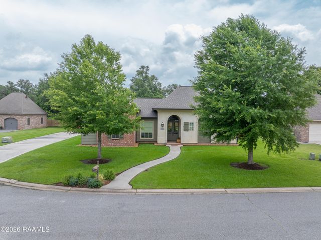 1044 Angelwood Circle, Breaux Bridge, LA 70517