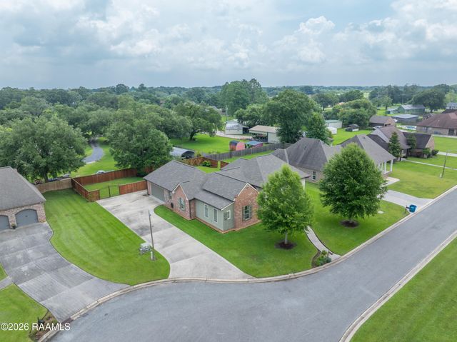1044 Angelwood Circle, Breaux Bridge, LA 70517