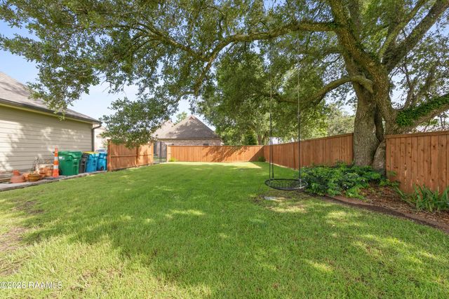 1044 Angelwood Circle, Breaux Bridge, LA 70517