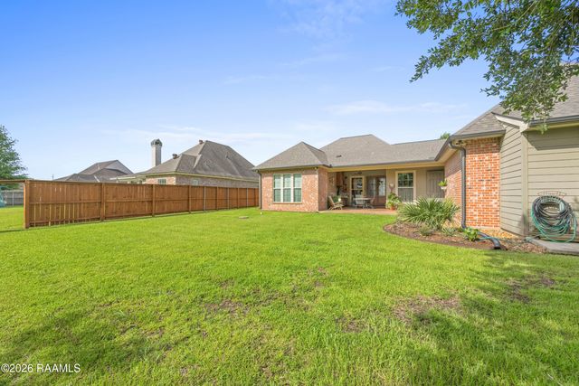 1044 Angelwood Circle, Breaux Bridge, LA 70517