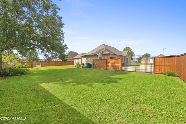 1044 Angelwood Circle, Breaux Bridge, LA 70517