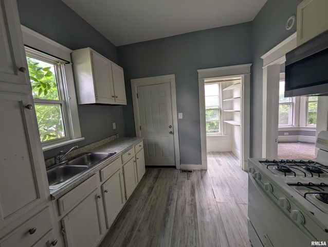 2833 8TH Avenue, Rock Island, IL 61201