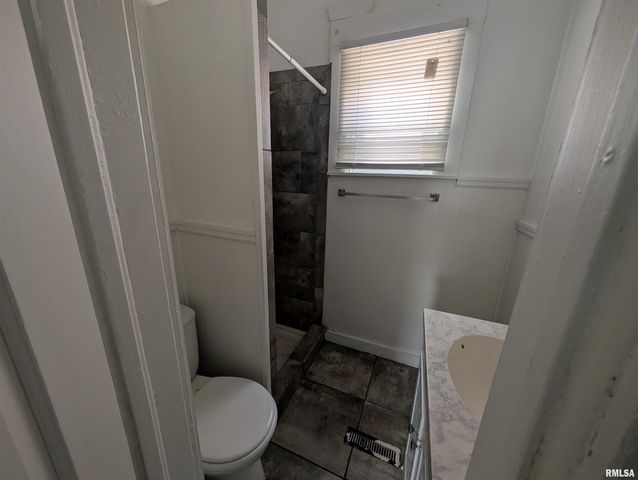 2833 8TH Avenue, Rock Island, IL 61201