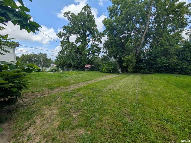 2833 8TH Avenue, Rock Island, IL 61201