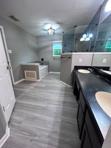 600 Spruce Dr, Conroe, TX 77302