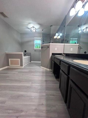 600 Spruce Dr, Conroe, TX 77302