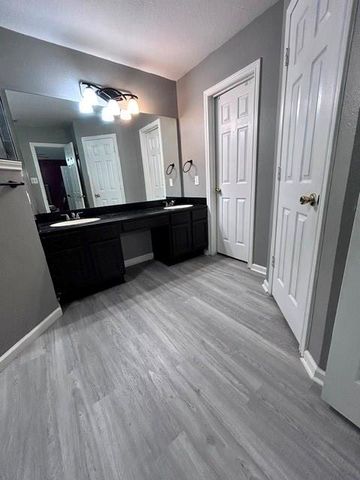600 Spruce Dr, Conroe, TX 77302