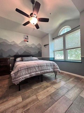 600 Spruce Dr, Conroe, TX 77302