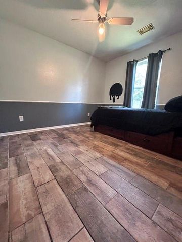 600 Spruce Dr, Conroe, TX 77302