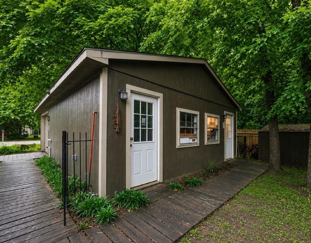 600 Spruce Dr, Conroe, TX 77302