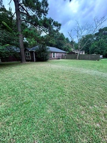 600 Spruce Dr, Conroe, TX 77302