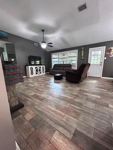 600 Spruce Dr, Conroe, TX 77302