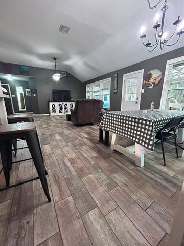 600 Spruce Dr, Conroe, TX 77302