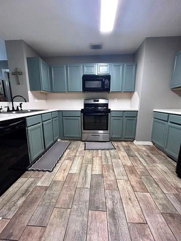 600 Spruce Dr, Conroe, TX 77302