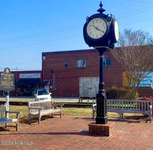 322 Eastwood Drive, Wallace, NC 28466