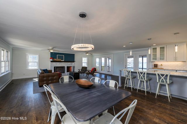 321 Riverside Drive, New Bern, NC 28560