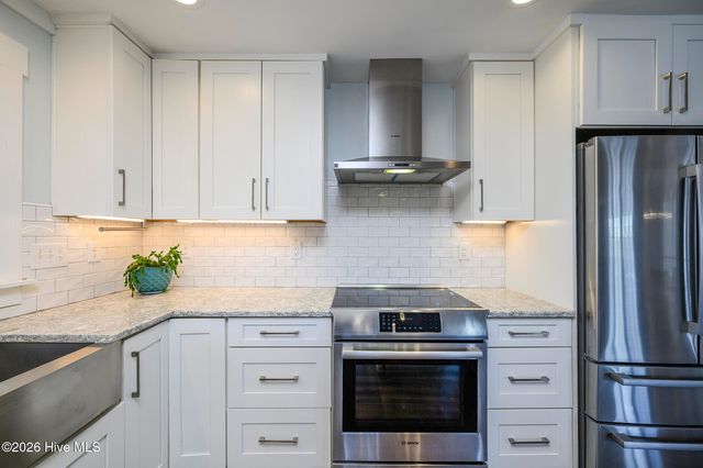 321 Riverside Drive, New Bern, NC 28560