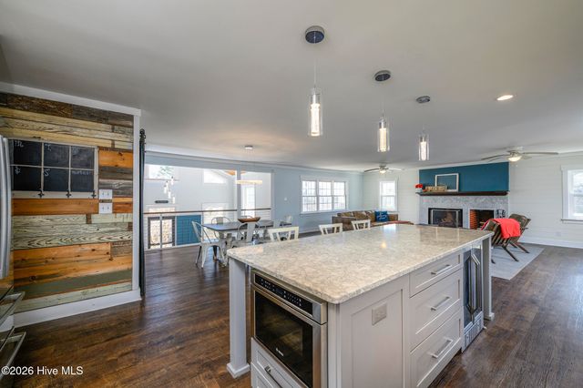 321 Riverside Drive, New Bern, NC 28560