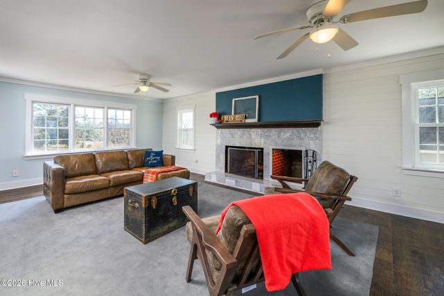 321 Riverside Drive, New Bern, NC 28560