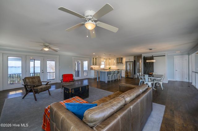 321 Riverside Drive, New Bern, NC 28560