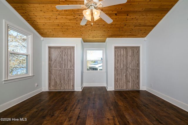 321 Riverside Drive, New Bern, NC 28560