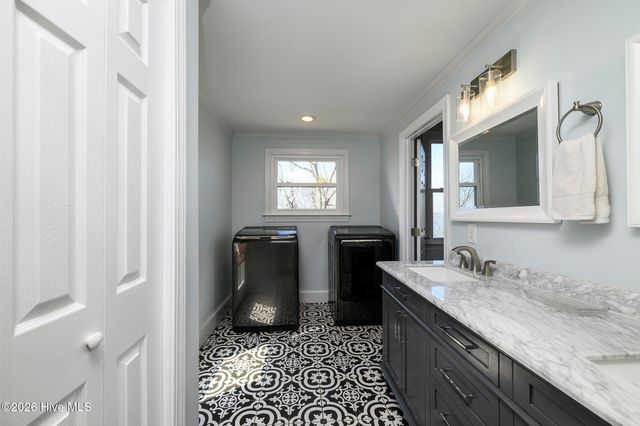 321 Riverside Drive, New Bern, NC 28560