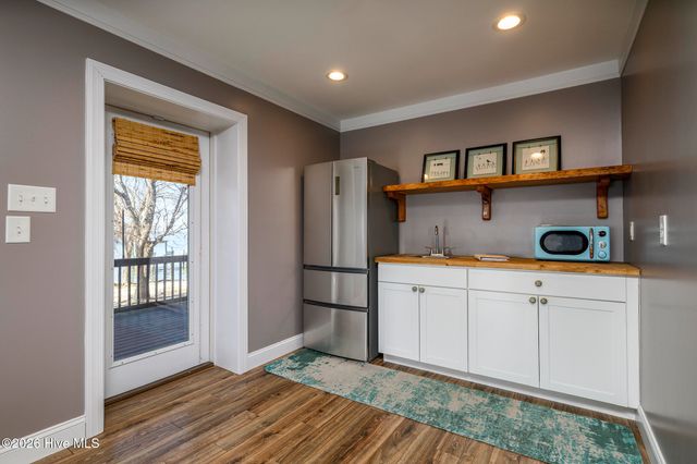 321 Riverside Drive, New Bern, NC 28560