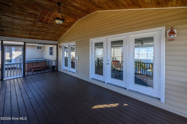 321 Riverside Drive, New Bern, NC 28560