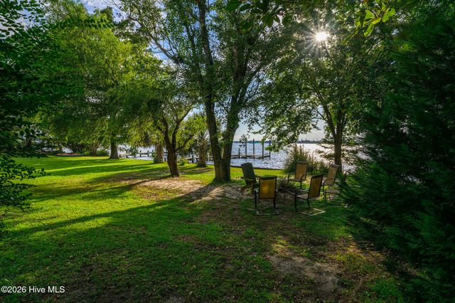 321 Riverside Drive, New Bern, NC 28560