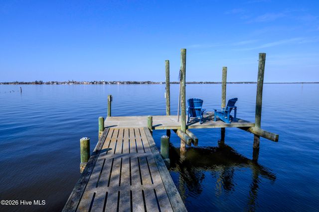 321 Riverside Drive, New Bern, NC 28560