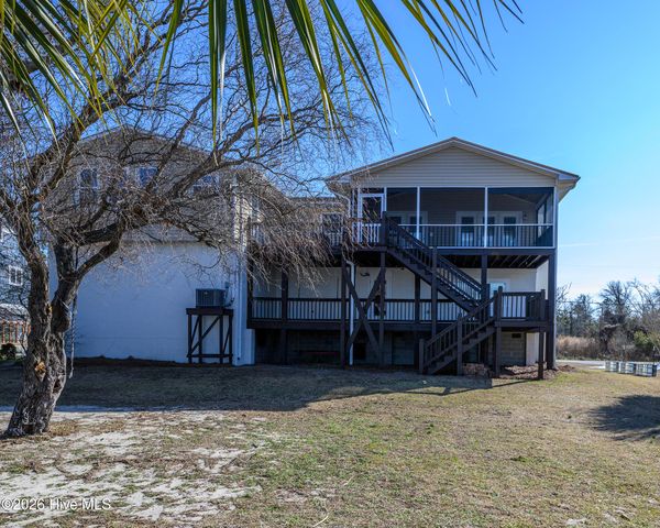 321 Riverside Drive, New Bern, NC 28560