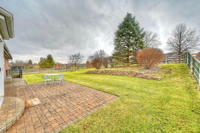 2736 Coachlight Lane, Burlington, KY 41005