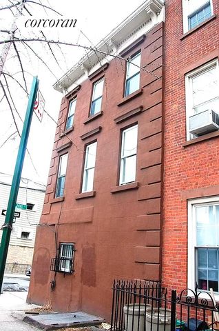 122 2ND Street, New York City, NY 11231