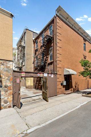 122 2ND Street, New York City, NY 11231