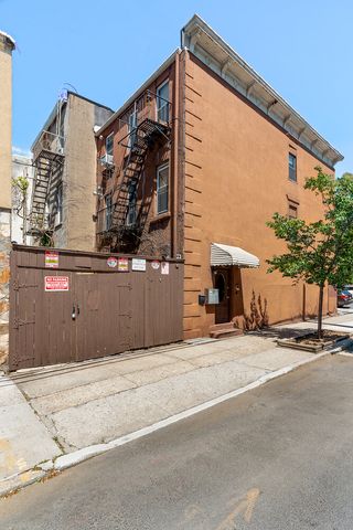 122 2ND Street, New York City, NY 11231