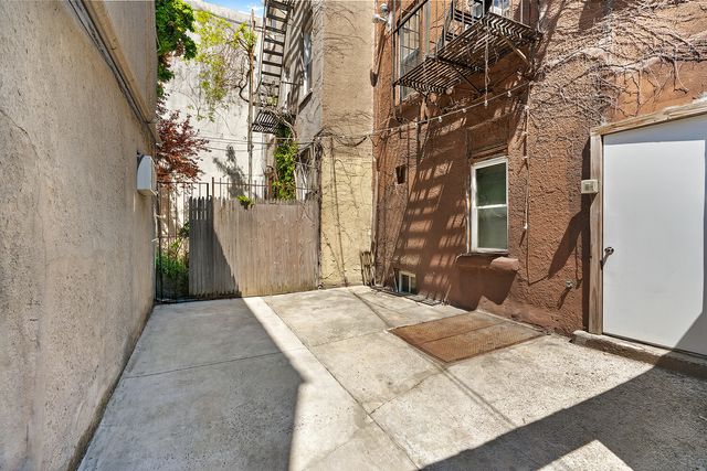 122 2ND Street, New York City, NY 11231