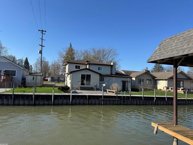 710 Ruskin Avenue, Algonac, MI 48001