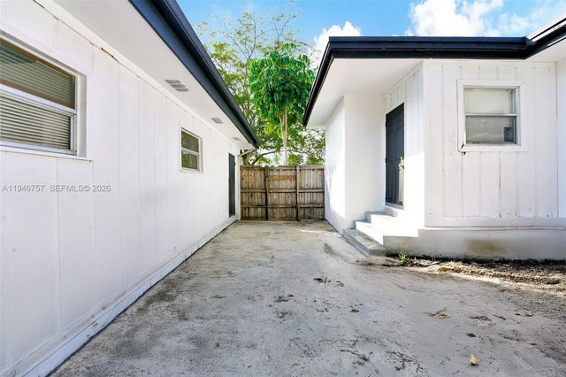 2546 Coolidge St, Hollywood, FL 33020