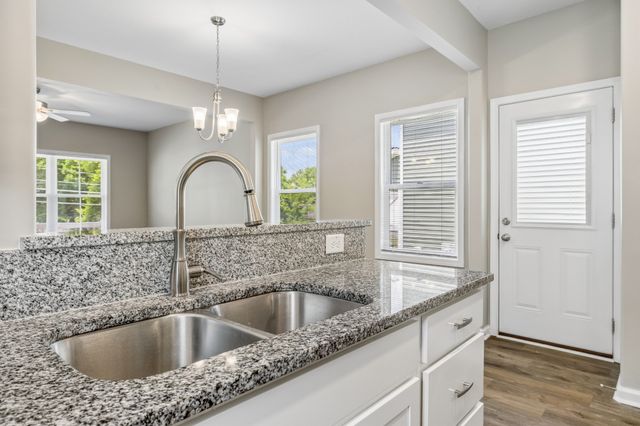 539 9th St, Clarksville, TN 37040