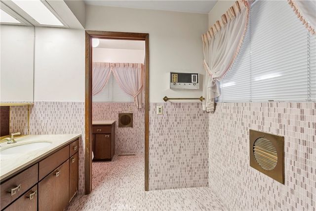 1501 La Loma, North Tustin, CA 92705