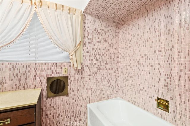 1501 La Loma, North Tustin, CA 92705