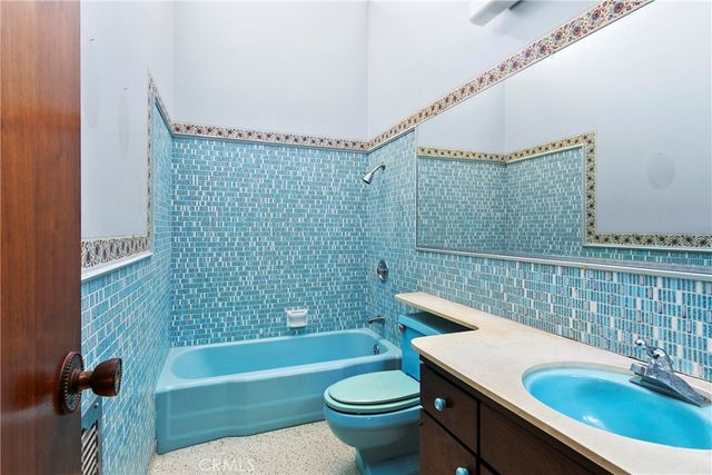 1501 La Loma, North Tustin, CA 92705