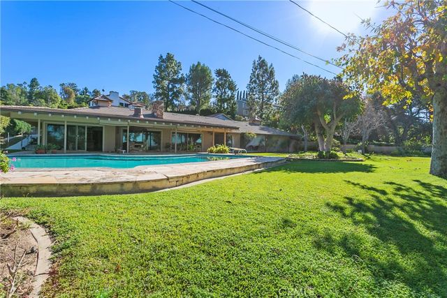 1501 La Loma, North Tustin, CA 92705