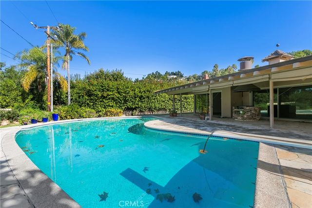 1501 La Loma, North Tustin, CA 92705