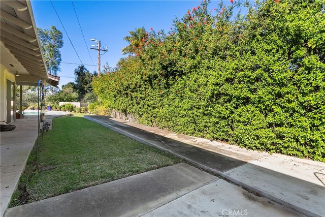 1501 La Loma, North Tustin, CA 92705